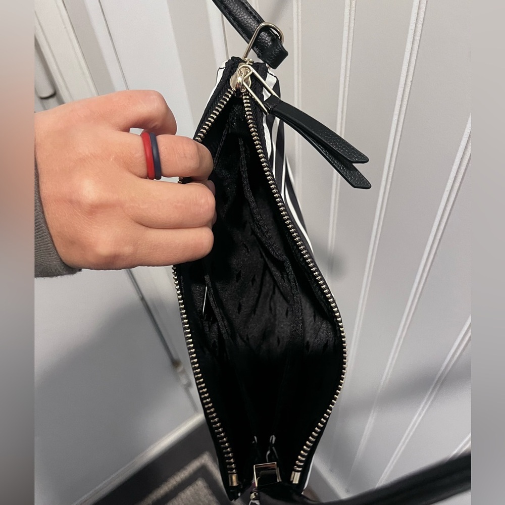 Kate Spade Triple Gusset Crossbody NWT WKRU6220 - Picture 7 of 8